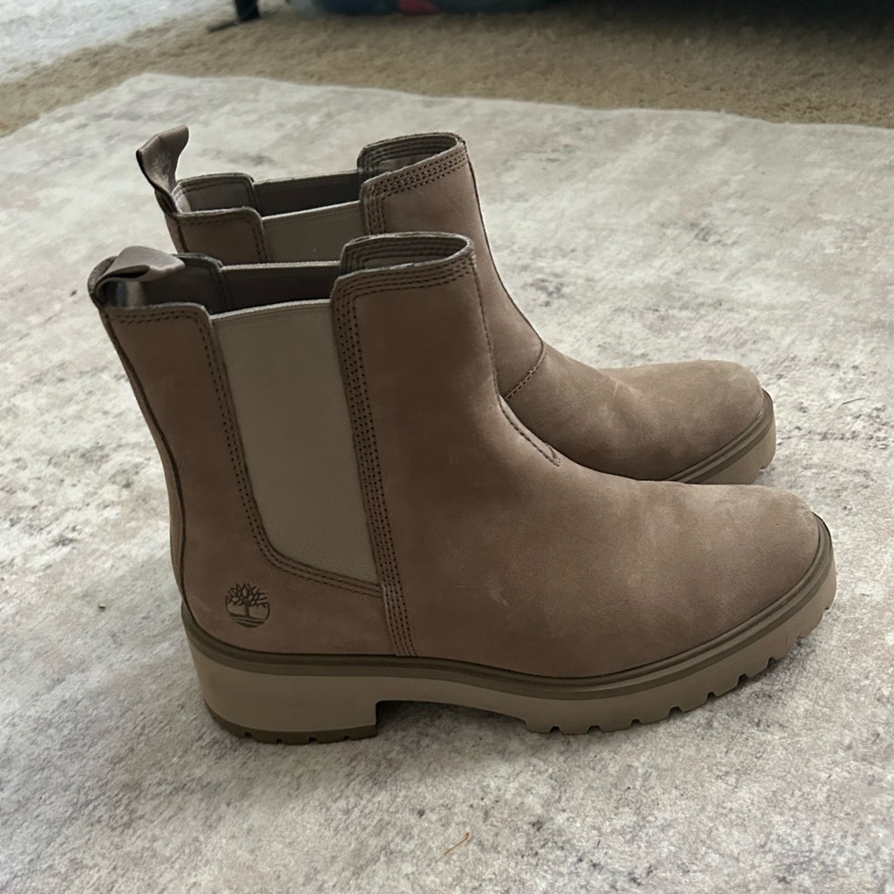 Timberland Barely worn Beige suede Chelsea boots size 7